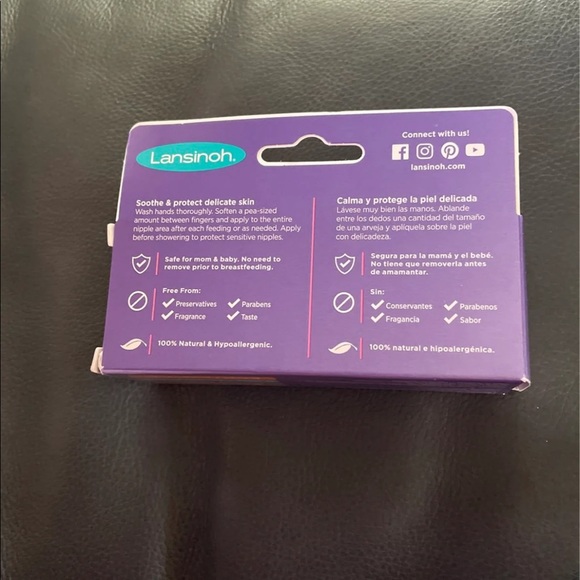 Breastfeeding gear and book - Picture 8 of 8